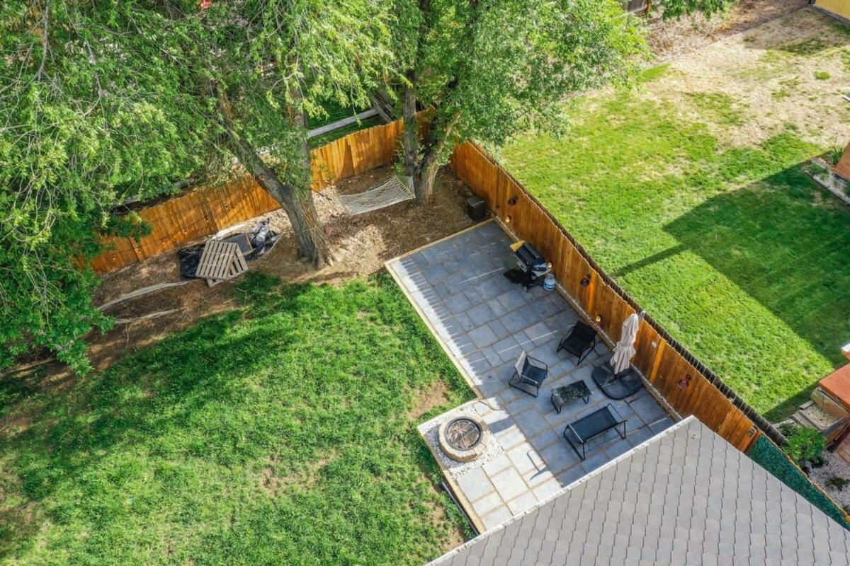 Family Oasis Offices Gym Fenced Yard Holiday home Colorado Springs